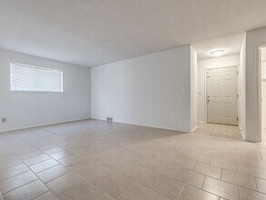 33 NE 63rd St in Oklahoma City, OK - Foto de edificio - Building Photo