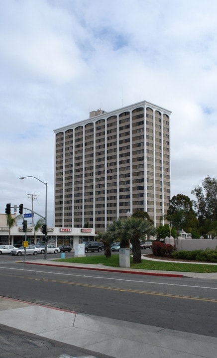 Tower on 19th in Costa Mesa, CA - Foto de edificio