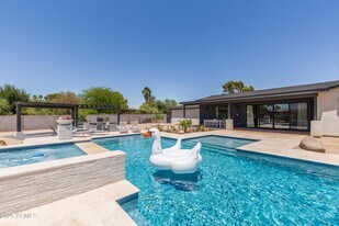 12216 N 63rd St in Scottsdale, AZ - Building Photo