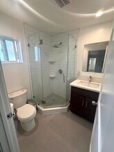 332 Thompson Ave, Unit C in Glendale, CA - Foto de edificio - Building Photo