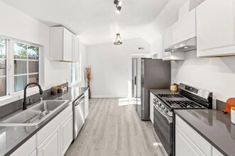 2887 Fordham St in East Palo Alto, CA - Building Photo - Building Photo