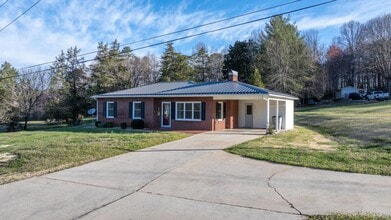 313 Arrowood St SE in Lenoir, NC - Building Photo - Building Photo