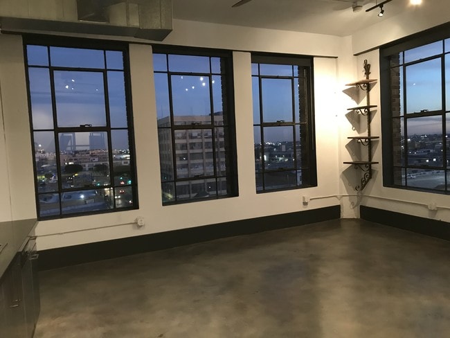 315 E 8th St, Unit 704 in Los Angeles, CA - Building Photo - Building Photo