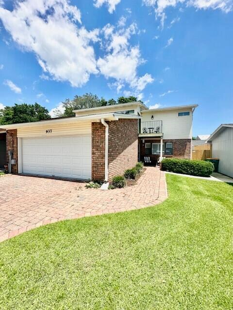 937 Holbrook Cir in Fort Walton Beach, FL - Building Photo