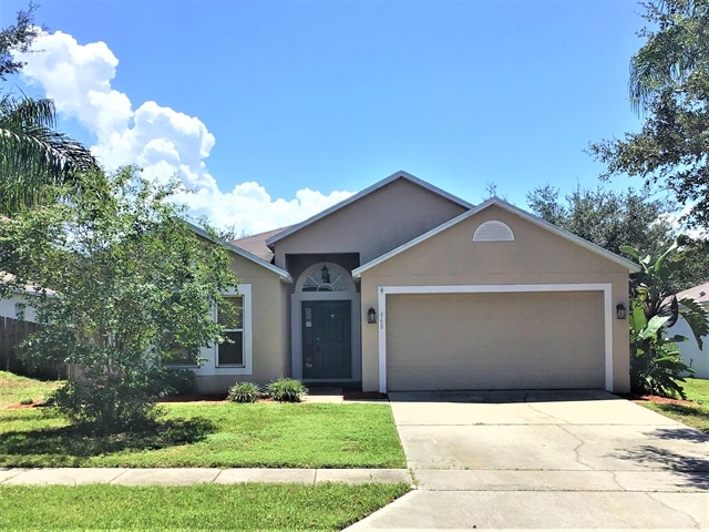 568 Wekiva Bluff St in Apopka, FL - Foto de edificio