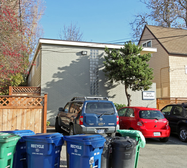 Interlake Apartments in Seattle, WA - Foto de edificio - Building Photo