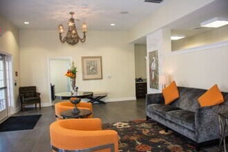 Parkside at Charles Street in Newport News, VA - Foto de edificio - Building Photo