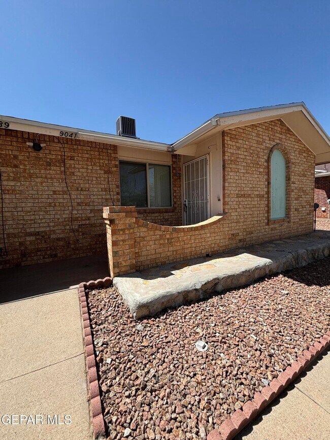 9041 Eclipse St in El Paso, TX - Building Photo - Building Photo