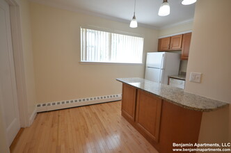 64 Parkman St, Unit 3B in Brookline, MA - Building Photo - Building Photo