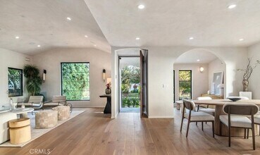 12106 Maxwellton Rd in Los Angeles, CA - Building Photo - Building Photo