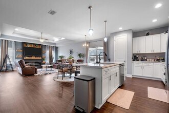 4354 Bottle Brush Ln in Tallahassee, FL - Foto de edificio - Building Photo