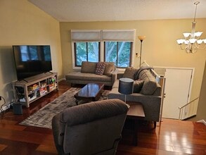 2246 Oregon Ct in Minneapolis, MN - Foto de edificio - Building Photo