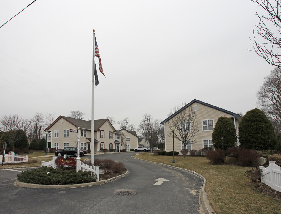 Main Street Gardens in East Islip, NY - Building Photo