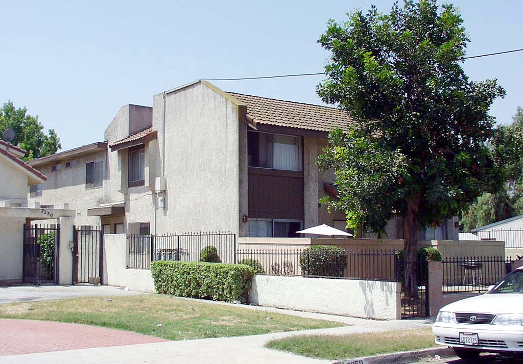 7248 Exeter St in Paramount, CA - Building Photo