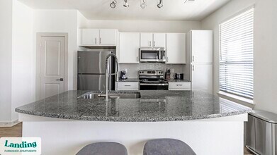 19240 Stokes Rd, Unit 60-516 in Waller, TX - Foto de edificio - Building Photo