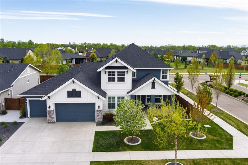 10103 W Twisted Vine Dr. in Star, ID - Building Photo