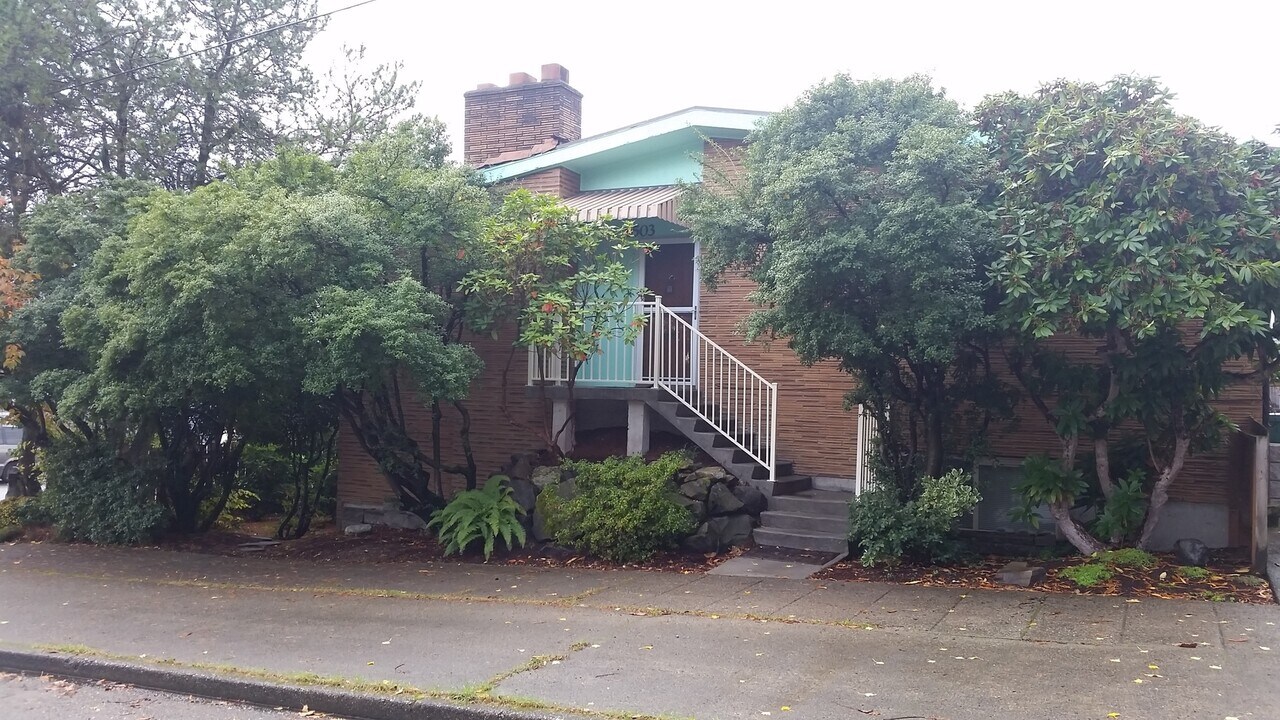 1714 NE 65th St in Seattle, WA - Building Photo
