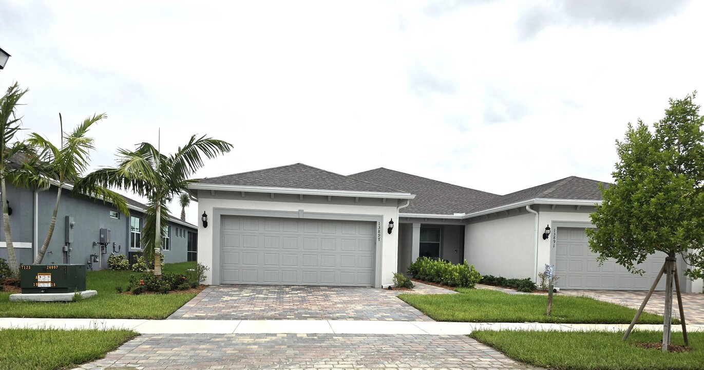 13897 SW Gingerline Dr in Port St. Lucie, FL - Building Photo