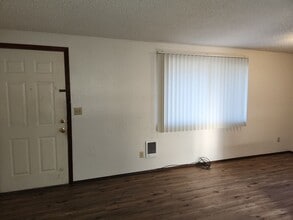 47-47 N 8th St in Lebanon, OR - Building Photo - Building Photo