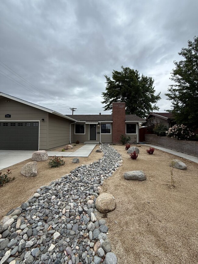property at 750 Topaz Dr