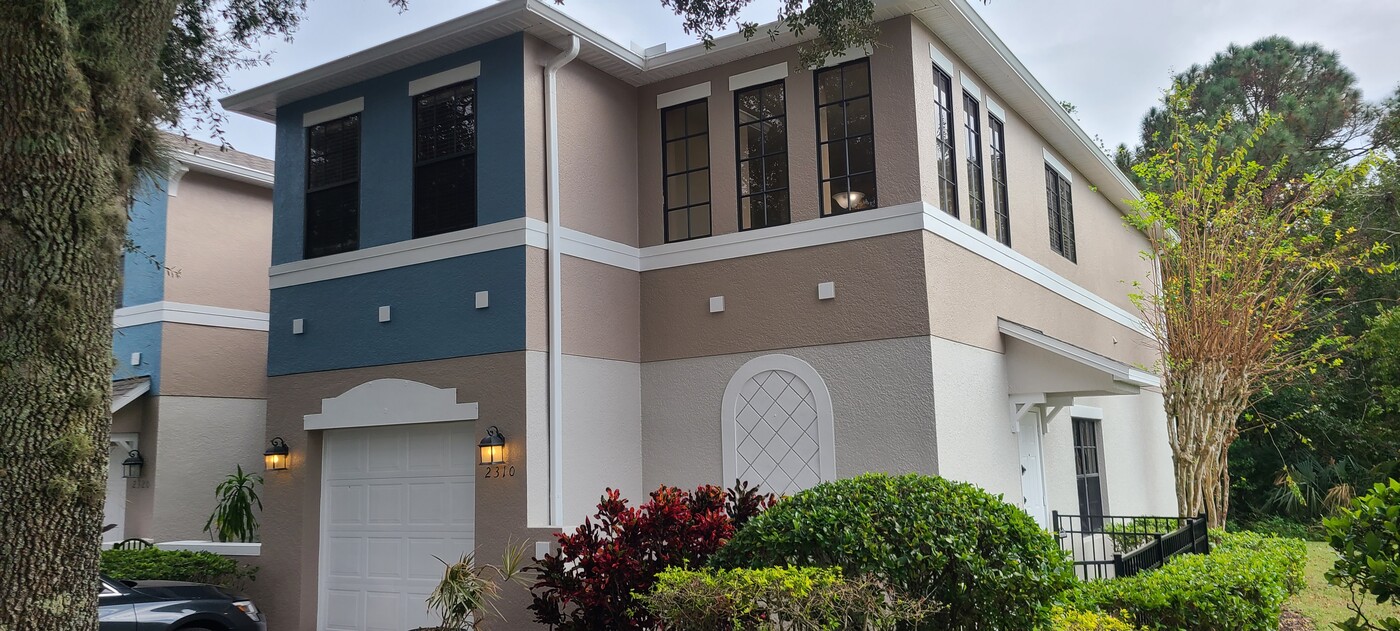 2310 Windsor Lake Cir in Sanford, FL - Building Photo