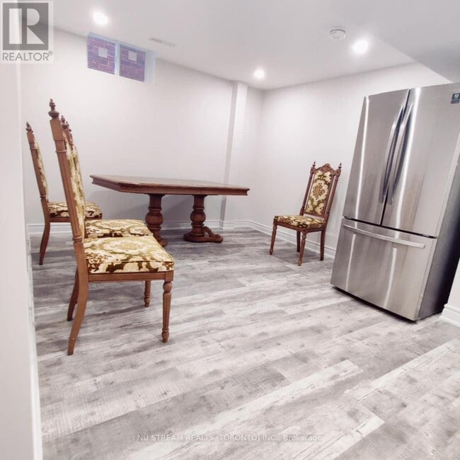 217 Badessa Cir in Vaughan, ON - Building Photo - Building Photo