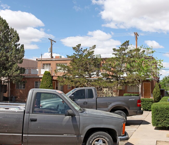 409-413 Alcazar St SE in Albuquerque, NM - Foto de edificio - Building Photo