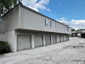 6809 N Frostwood Pkwy in Peoria, IL - Building Photo - Building Photo