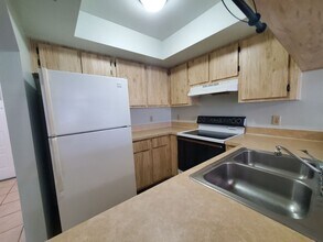 913 Gleason Pkwy in Cape Coral, FL - Foto de edificio - Building Photo