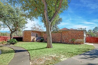 12903 Figaro Dr in Houston, TX - Foto de edificio - Building Photo