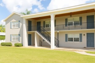 302 Spg Gdn Ave S in DeLand, FL - Building Photo