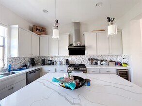 939 Queen Annes Rd in Houston, TX - Building Photo - Building Photo