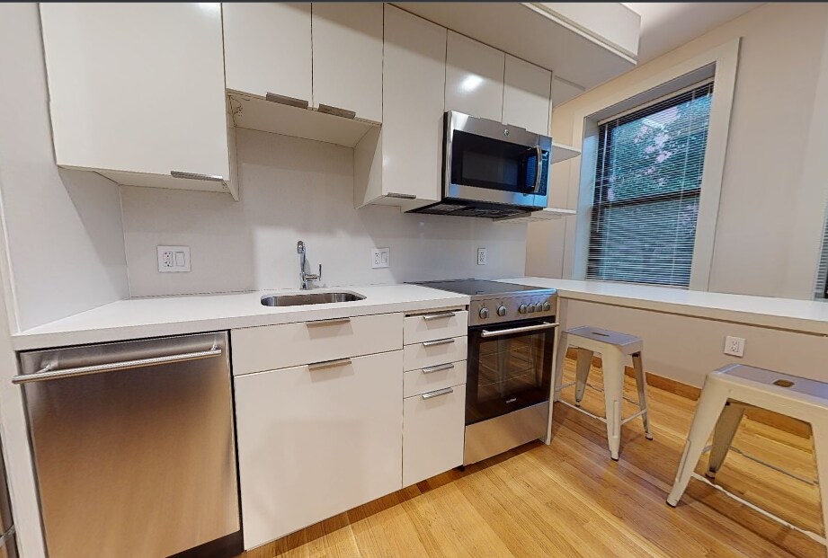110 Mount Auburn St in Cambridge, MA - Building Photo
