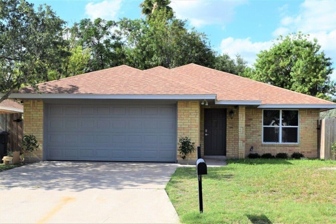 2028 Mynah Ave in McAllen, TX - Building Photo