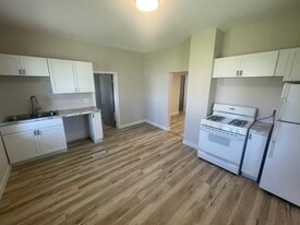 1001 S 4th Ave in Wausau, WI - Building Photo