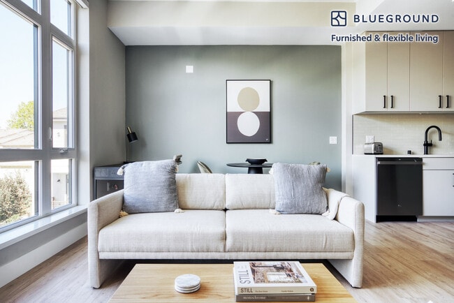 555 E Evelyn Ave in Mountain View, CA - Building Photo - Building Photo