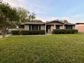 710 Silverstone Dr in Richardson, TX - Building Photo