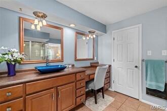 964 Claytonbrook Dr, Unit 1C in Ballwin, MO - Building Photo - Building Photo