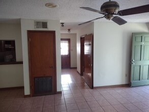 7912 Bles Ave, Unit D in Baton Rouge, LA - Foto de edificio - Building Photo