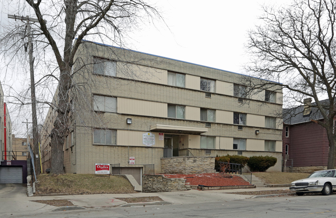 Wells Street Apartments in Milwaukee, WI - Foto de edificio