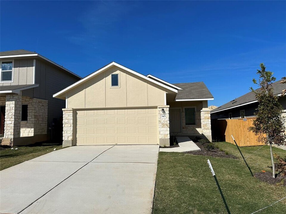 345 The Bad Wy in Jarrell, TX - Building Photo