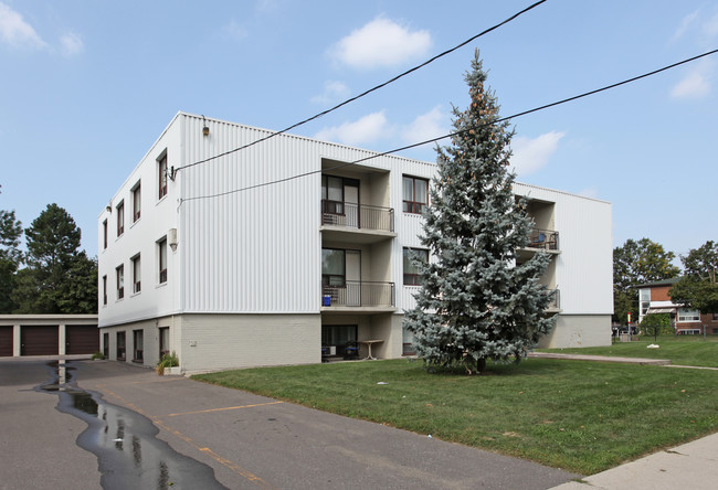 112 Rajah St in Toronto, ON - Building Photo - Building Photo