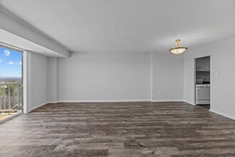 Waterford Tower in Silver Spring, MD - Foto de edificio - Interior Photo