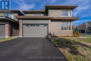 100 Lochhouse Walk in Ottawa, ON - Building Photo