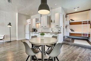 466 Woodcliff Dr, Unit Suite in Redding, CA - Building Photo