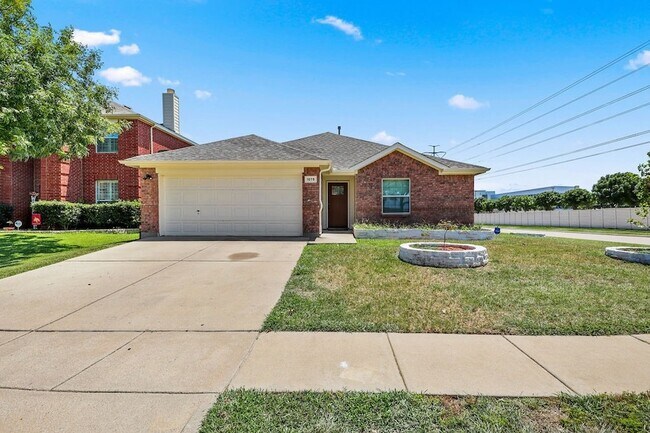 1075 Wood Stream Dr in Grand Prairie, TX - Building Photo - Building Photo