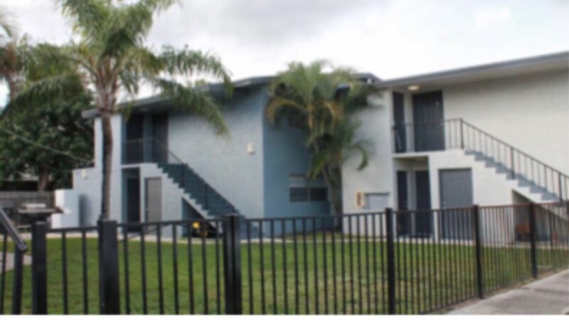 3721 SW 60th Ave in Davie, FL - Building Photo