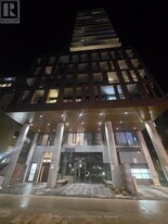 81 Wellesley St E in Toronto, ON - Building Photo