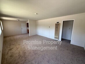 5576 Conrad Ave in San Diego, CA - Building Photo - Building Photo