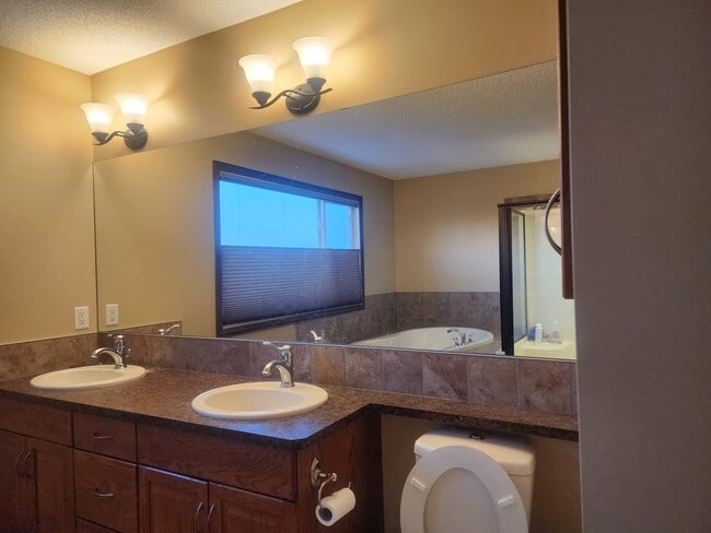 262 Ridge View in Cochrane, AB - Building Photo - Building Photo